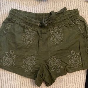 Camo green shorts with design